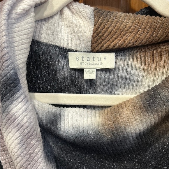 Status by Chenault Multicolor Sweater - Picture 1 of 1